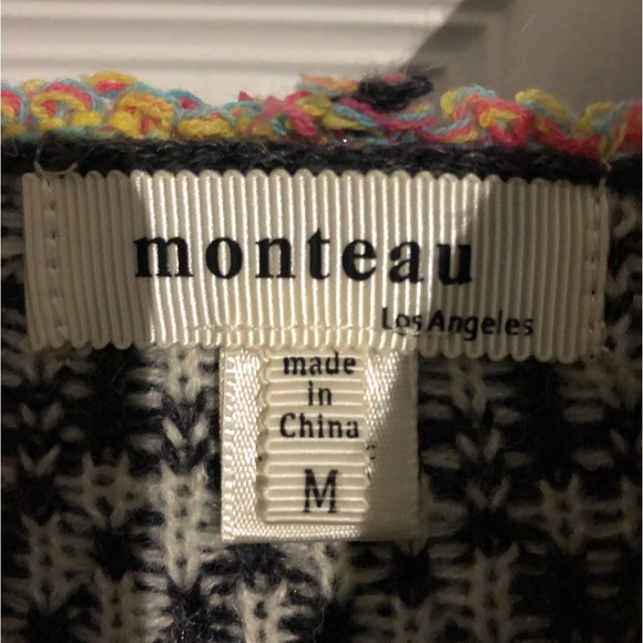 Colorful striped hooded sweater with two front pockets - Picture 5 of 5